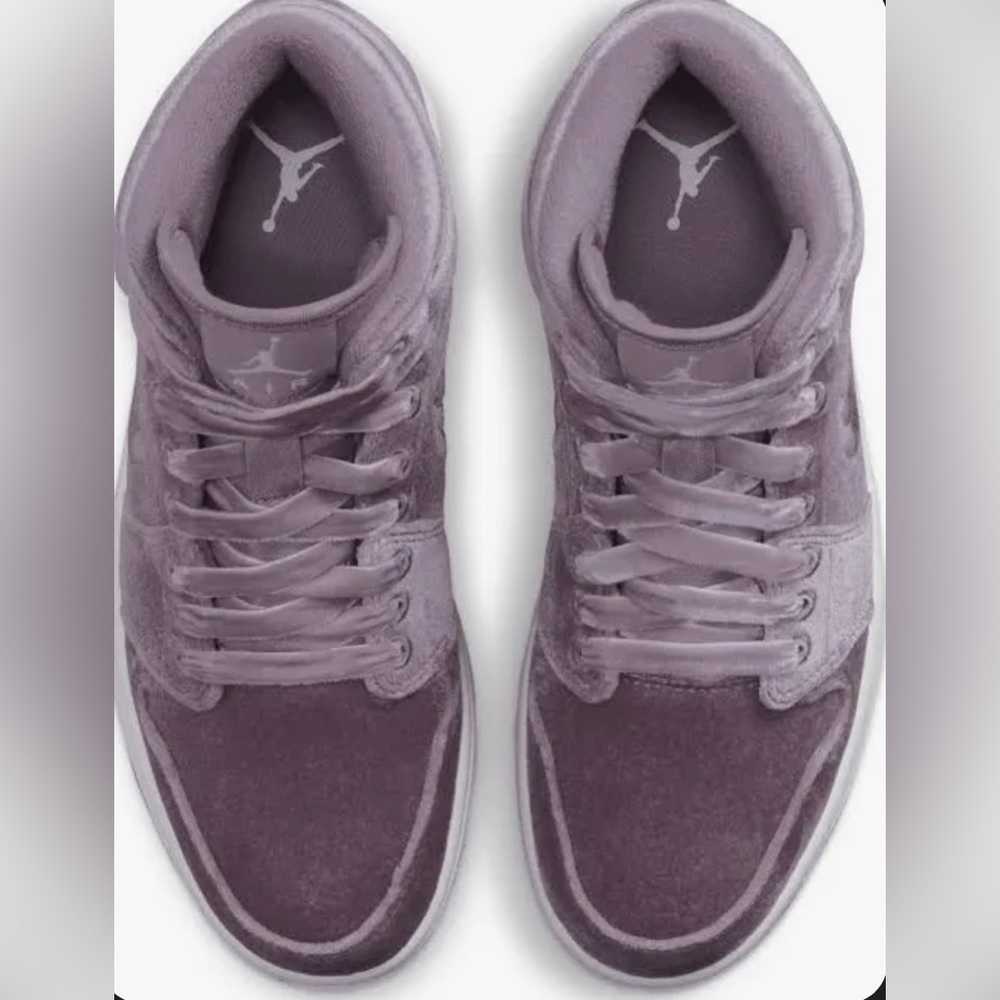 Air Jordan 1 Mid Purple Velvet